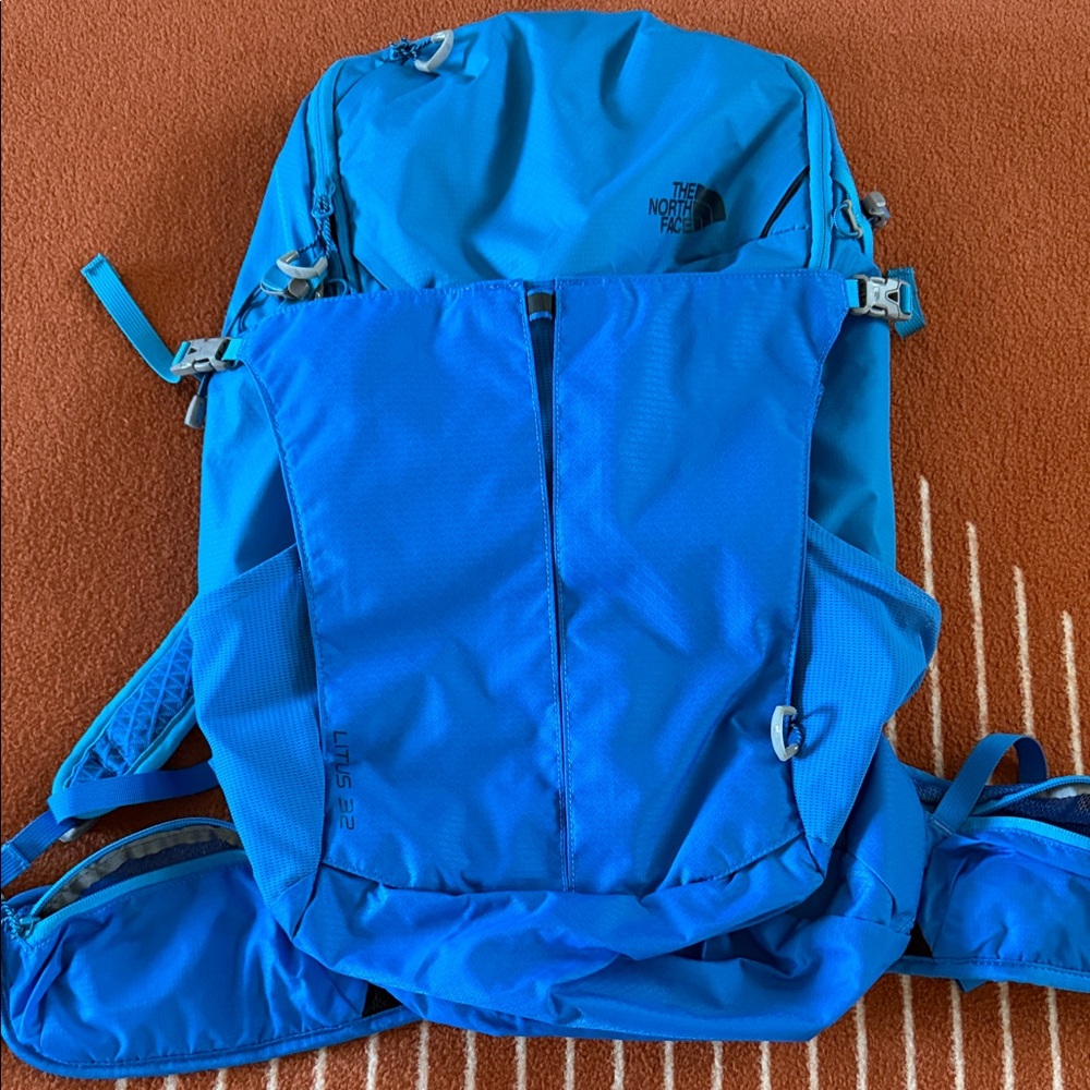 The North Face Vibrant Blue 32L Litus Backpack